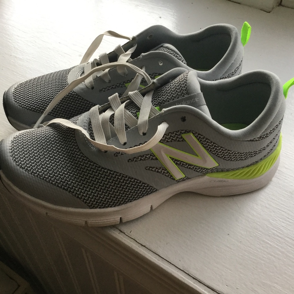 New Balance Women's sneakers/walking size 7